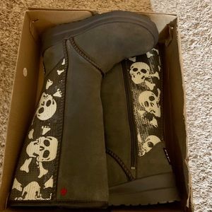 UGG sequin boots with skulls size 3 US